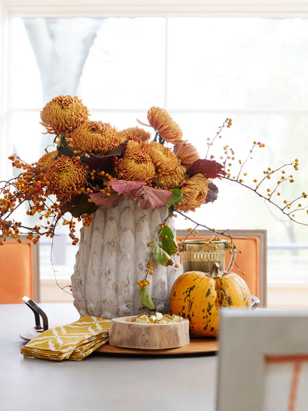 Embracing Fall Colors: Decorating for a Warm and Welcoming Thanksgiving